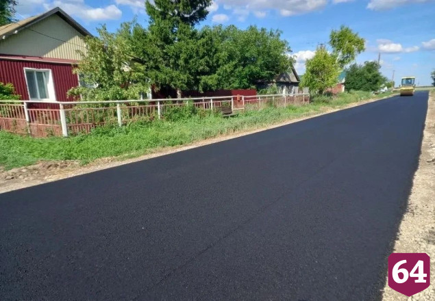 В Саратовской области по региональной программе ремонтируют дороги в селах