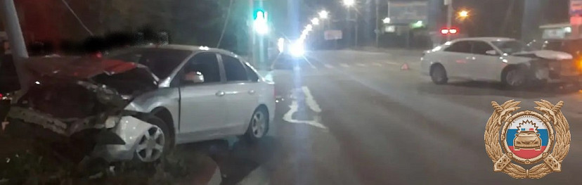 Три человека пострадали в массовой аварии на Московском шоссе