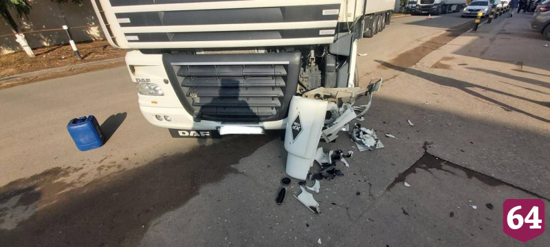 В Саратове байкер разбился в ДТП с фурой 