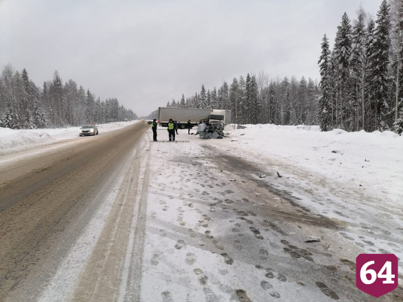Три человека погибли под Архангельском в ДТП с фурой из Саратова