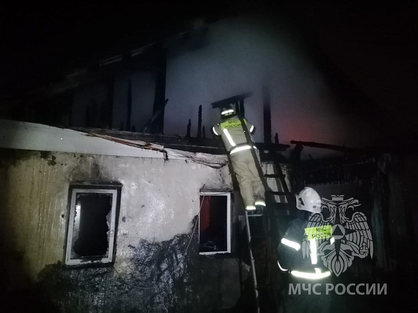 Хозяйка дома спаслась при пожаре из-за неисправной печи