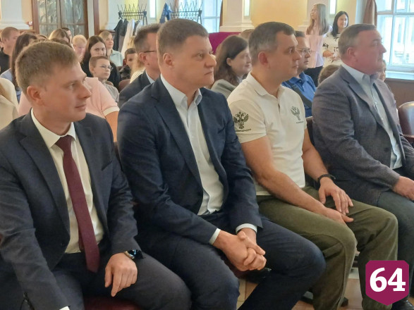 В Саратове победителям международной экопремии вручили принтеры и телевизоры
