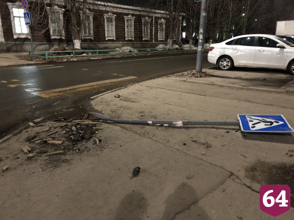 Чиновники пообещали починить «приунывший» знак в центре Саратова