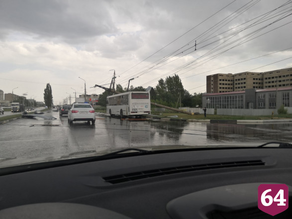 Появилось видео последствий разрушительного урагана в Саратовской области