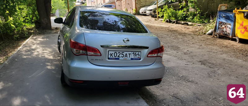 В Саратове автохамы заняли тротуар на пути к школе