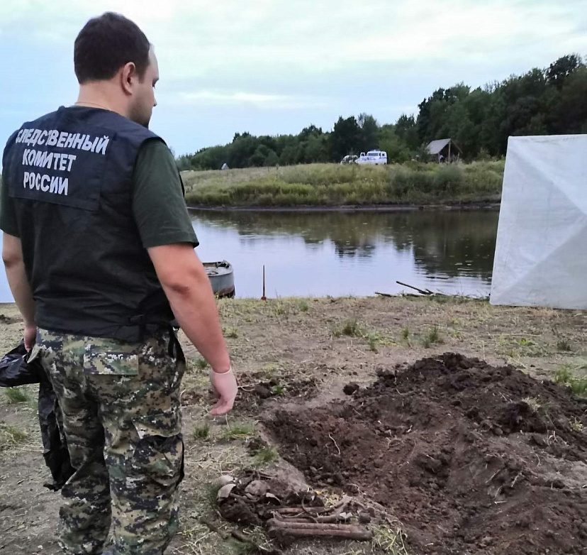 Мужчина нашел человеческий череп во время уборки на берегу пруда 