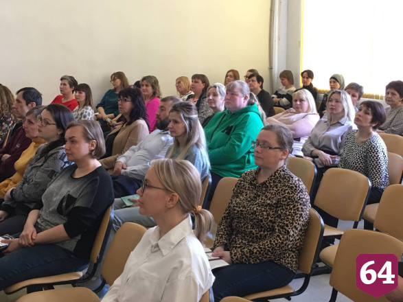 В Саратове родители выпускников сдали ЕГЭ по русскому языку