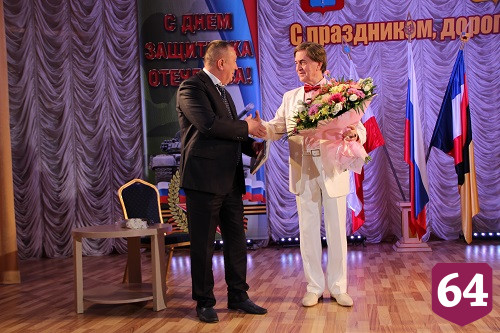 В энгельсском интернате пел Сметанников и вручали юбилейные медали 