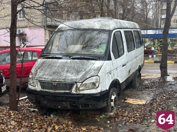 На улицах Саратова нашли еще два десятка брошенных автомобилей 
