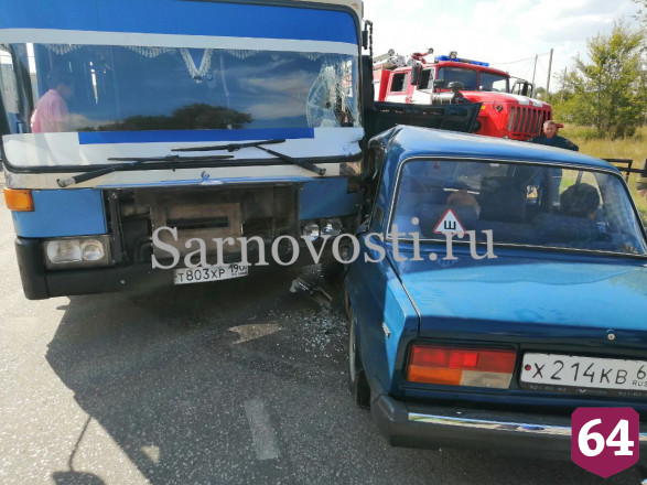 Под Саратовом в ДТП с автобусом погиб водитель легковушки