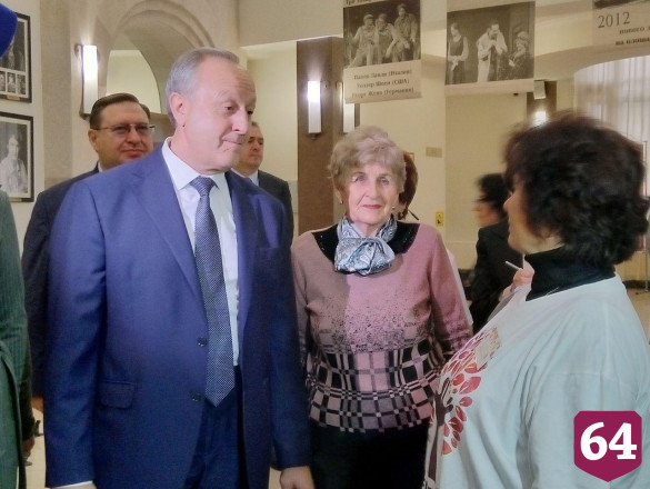 Саратовские пенсионерки объяснили губернатору процесс оплаты ЖКУ через интернет 