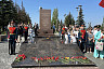 Тысячи саратовцев пришли в День Победы к мемориалу «Журавли» 
