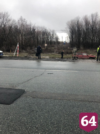 Двое взрослых и 3-летний ребенок покалечились в ДТП под Саратовом