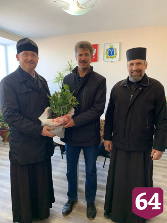 Священник создал у храма лесопитомник и раздает по Заволжью дубы