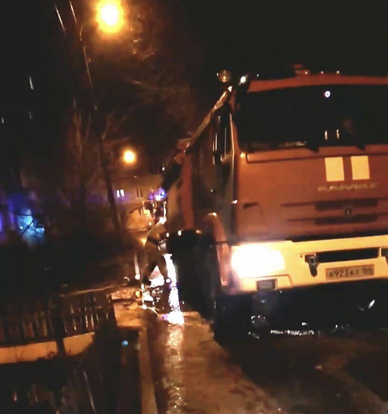 Саратовец отравился дымом во время пожара в заброшенной квартире
