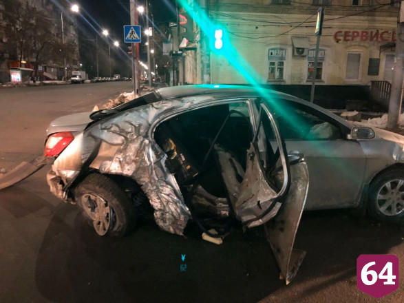 Ночью в центре Саратова произошло смертельное ДТП