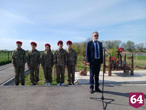 Земляки посадили деревья в честь саратовских воинов