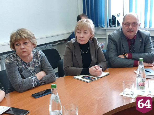 Работу саратовских чиновников при господдержке сравнили с пением песен 