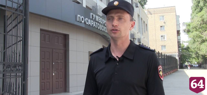 В Энгельсе пьяный водитель после погони наехал на инспектора ДПС