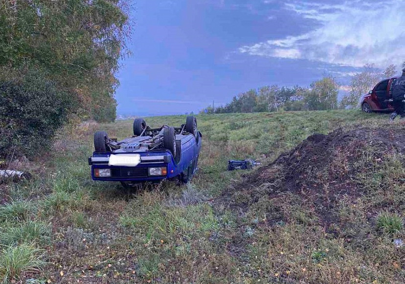 Водитель опрокинул «Жигули» на крышу и попал в больницу