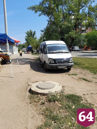 В Энгельсе торговцы овощами перекрыли тротуар