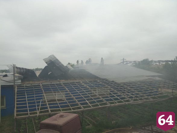 Утром под Саратовом полыхал склад с желатином