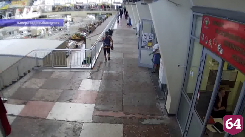 Девушка в парике обворовала пенсионерку на саратовском рынке
