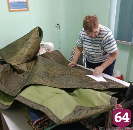 Саратовские мастерицы сшили более 40 антидроновых одеял на фронт 