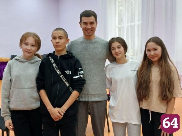 Депутат провел в саратовском селе мастер-классы по боксу и теннису