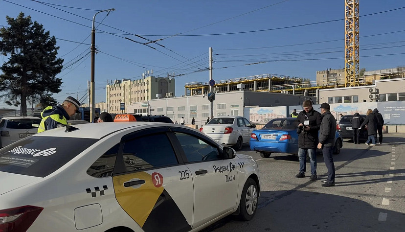 Минтранс и полицейские выявили в Саратове нелегальных таксистов