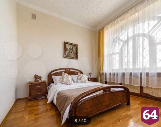 Под Саратовом за 25 миллионов продают коттедж со львами