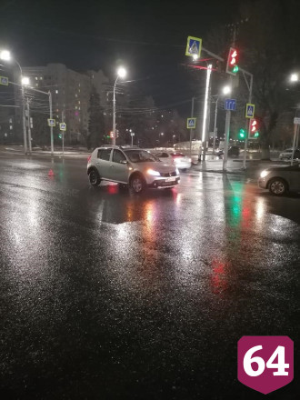 В Саратове иномарки сбили двух женщин