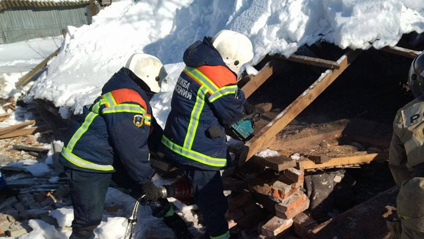 Под Саратовом после обрушения дома обнаружили труп женщины