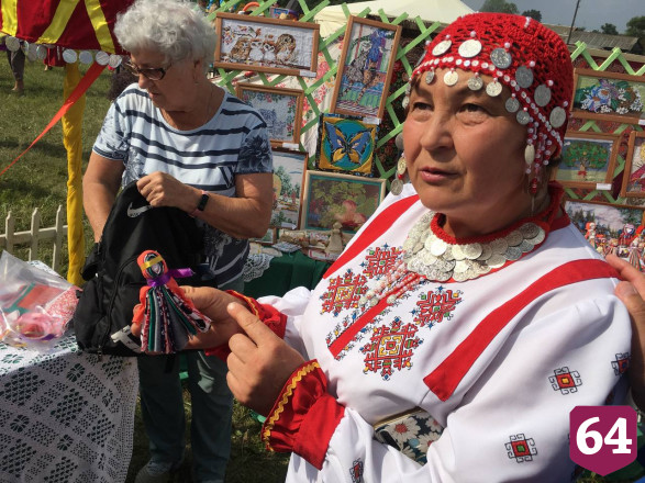 На празднике Акатуй саратовцев учили делать обереги