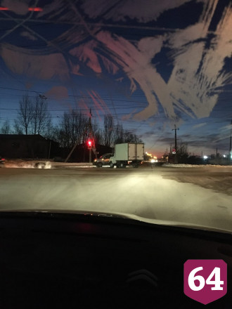 Горожане рассказали об опасном съезде с моста и ДТП 