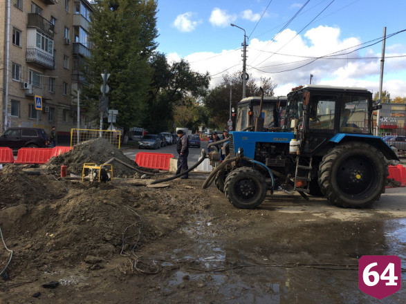 Саратовский зампред провел брифинг в строительном вагончике