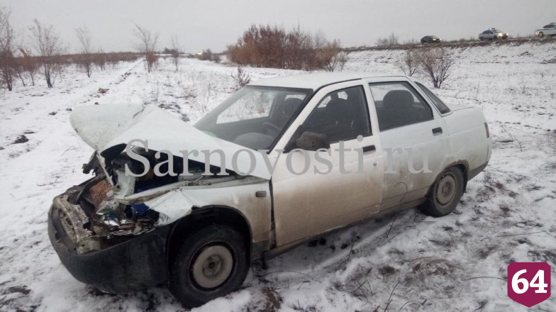 Пьяный водитель вылетел в кювет у кладбища на окраине Саратова