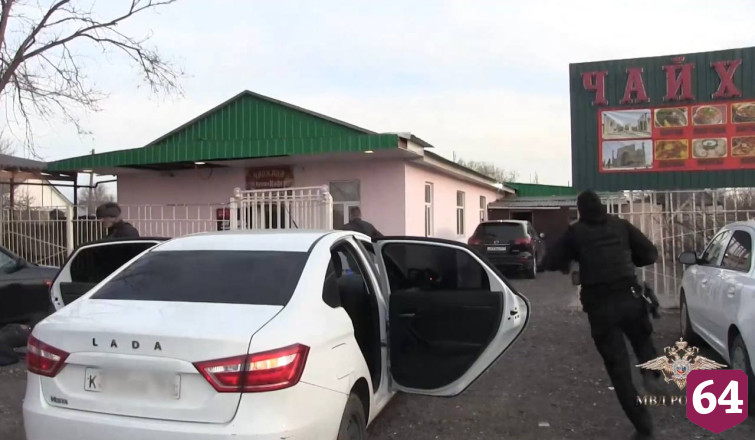 Под Энгельсом действовала ОПГ по легализации мигрантов 