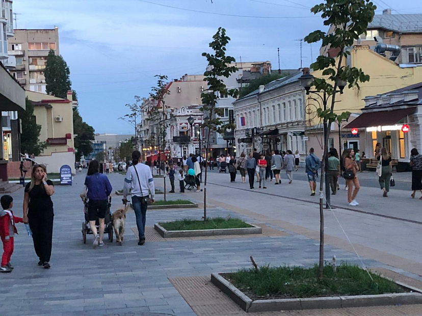 Жители Саратова снова вышли на прогулку без масок