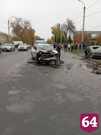 Спасатели деблокировали мужчину из покореженного автомобиля