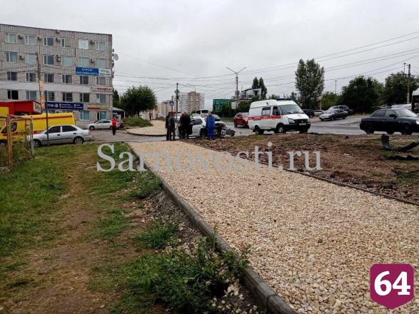 В аварии на Антонова пострадали женщина с ребенком и собака