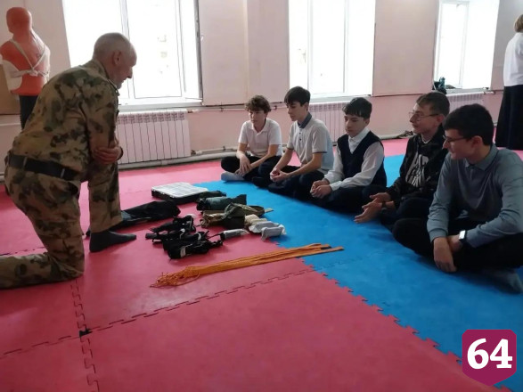 Саратовские школьники занимались огневой и тактической подготовкой
