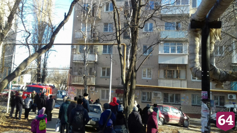 В Саратове из горевшей пятиэтажки эвакуировали 20 человек