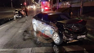 Двое мужчин пострадали в ДТП на Стрелке