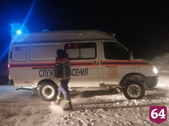 В Саратовской области за ночь из снежных заносов спасли 22 человека 