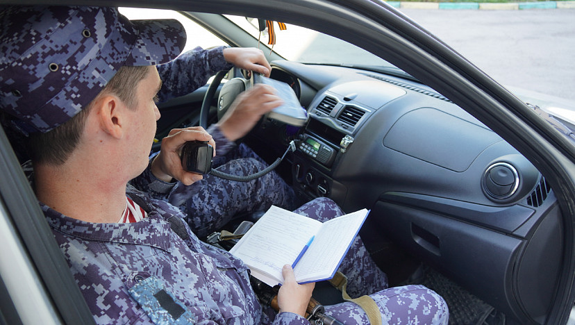 Росгвардейцы вернули родным заблудившуюся в ТЦ пенсионерку