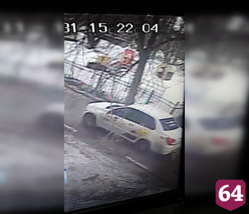 В Саратове таксист сбил пенсионерку и скрылся