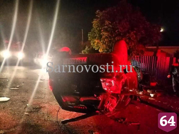 Водитель самостоятельно выбрался из перевернувшейся на крышу иномарки