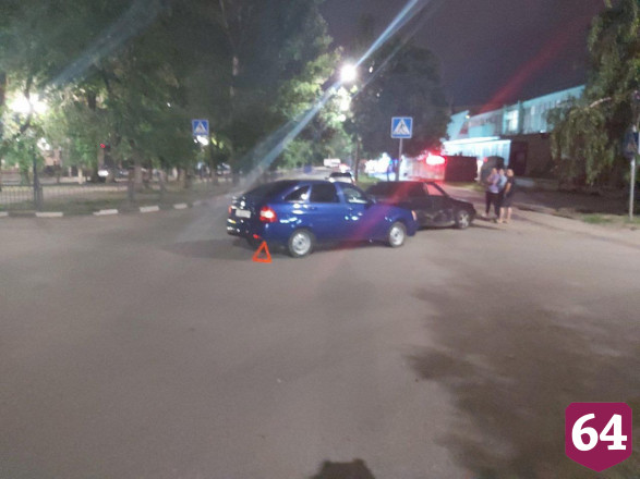 В столкновении легковушек на Ломоносова пострадала молодая женщина