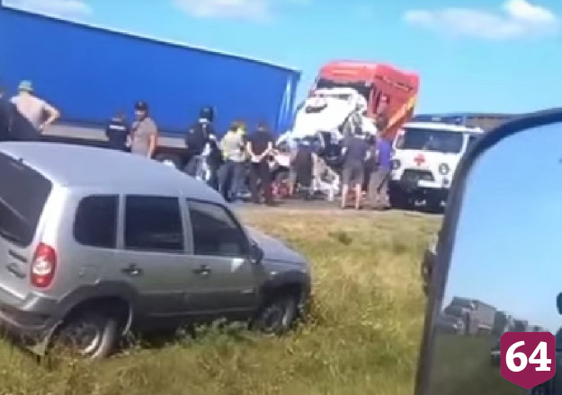 В автокатастрофе с саратовской фурой под Ульяновском погибли 16 человек